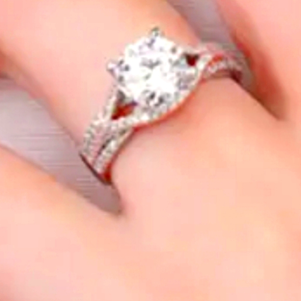 Ring - Picture 3 of 4